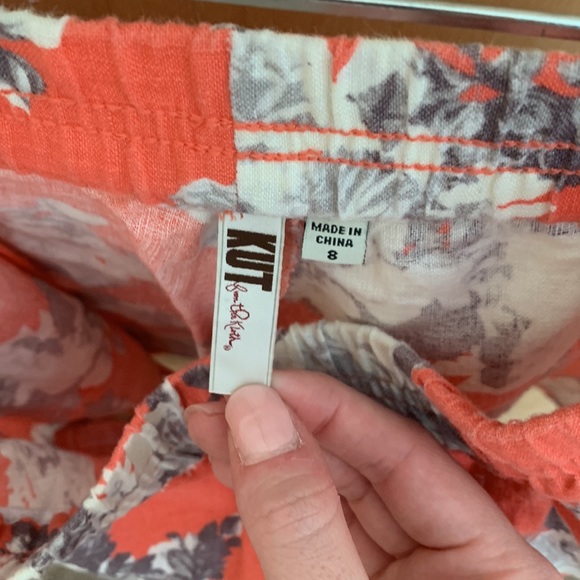 Floral pink shorts - Picture 3 of 3